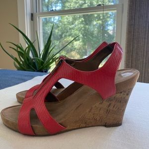 Aerosoles red wedges